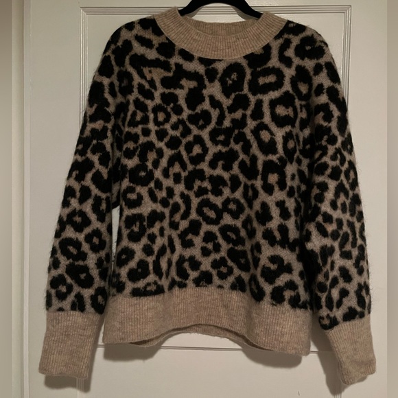 & Other Stories Cheetah Sweater - Picture 1 of 3